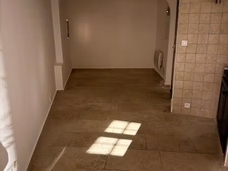 studio centre ville cuers