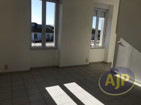 location appartement 2 pièces 47 m² à cugand-la-bernardière (85610)