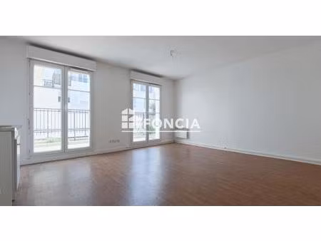 corbeil-essonnes appartement 2 pièces avec parking et terrasse