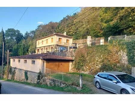 affaire a saisir maisons/ immeubles a deux pas du centre village "aspet"...