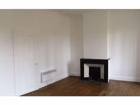 location appartement  m² t-1 à remoulins  595 €