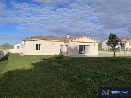 maison individuelle avec jardin et garages