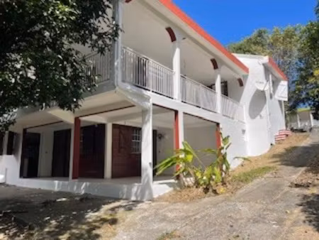 spacieuse villa f5 comprenant un studio belles terrasses gar