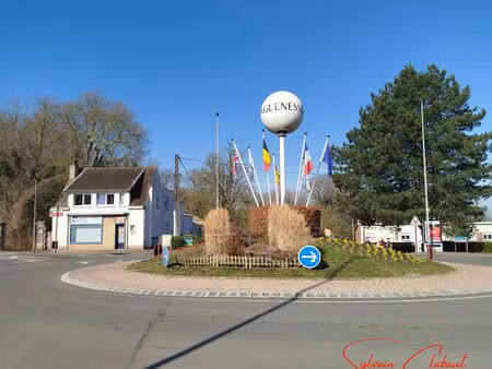 immeuble de rapport idéalement situé  trois logements+ espace commercial  possibilité 5 lo