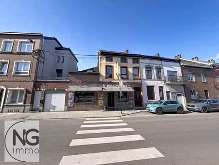 commerce – taverne en activité + logement collectif de 4 uni