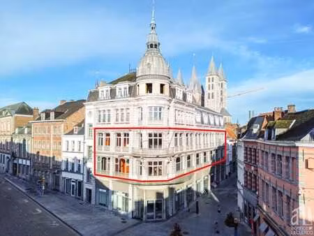 belle surface commerciale de plus de 1250 m² sur 2 niveaux