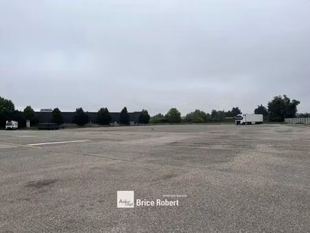 location terrain 370 m²