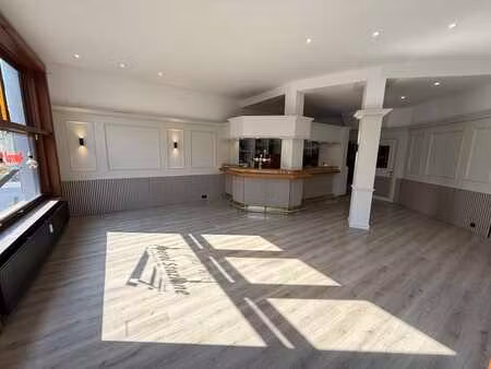 exceptionnel commerce face à la gare de calvoet - uccle