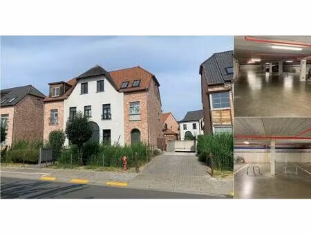 parking à louer à holle weg 70 kontich (rbv56493)