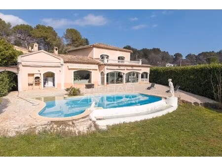 roquefort-les-pins – élégante villa provençale moderne au cœur d’un environnement verdoyan