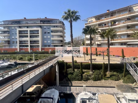 dans résidence récente proche commerces  avec piscine  2p d'