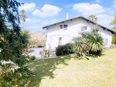 cambo les bains avec vue à 180 degrés  propriété sur 6500m2 de terrain