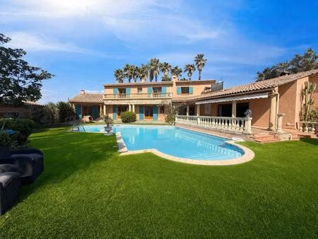 propriété de caractère – 420 m² – terrain de 2 300 m² – piscine – dépendance