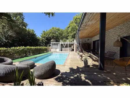 villa contemporaine 221 m² avec piscine et appartement indépen