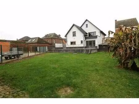 villawoning  nabij station  3 slpk.  mooie omgeving  instapk