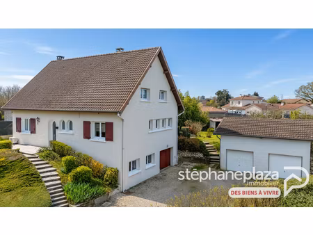 maison rénovée de 277m² de surface utile : 173m² habitables ? 4 chambres  100m² de sous-so