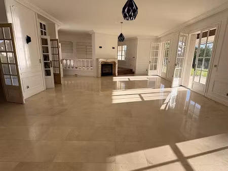 location maison 5 pièces 305 m² à salies-de-bearn (64270)  1 400 €