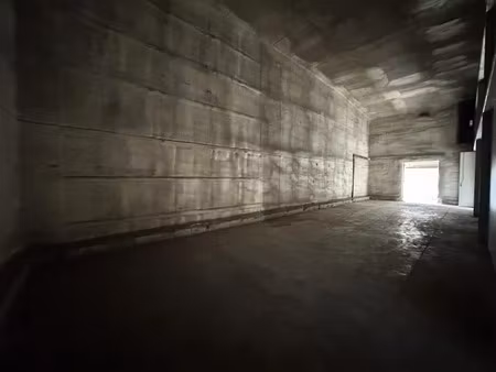 location locaux professionnels 168 m² à manosque (04100)  670 €