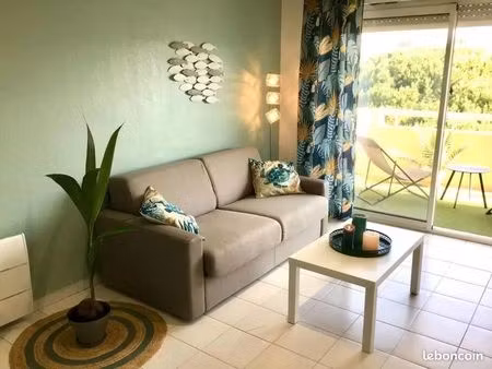 frejus/secteur hopital/college leotard/grand et beau studio au 5ème et dernier étage avec 