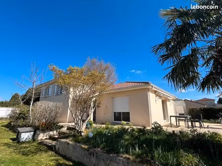 a vendre maison individuelle 108m2  terrain 800 m2  dpe c