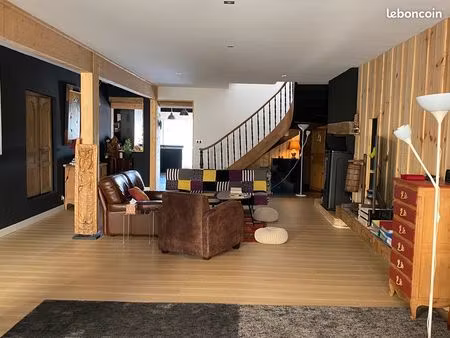 maison type loft entierement renovée