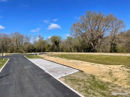 terrain viabilisé 598 m2 tosse