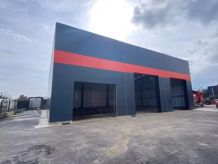 location locaux professionnels 300 m² à prunelli-di-fiumorbo (20243)  5 400 €