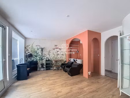 maison t6 avec local commercial dans le coeur du village de st p