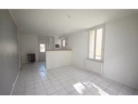 location appartement  m² t-3 à mézières-sur-seine  830 €