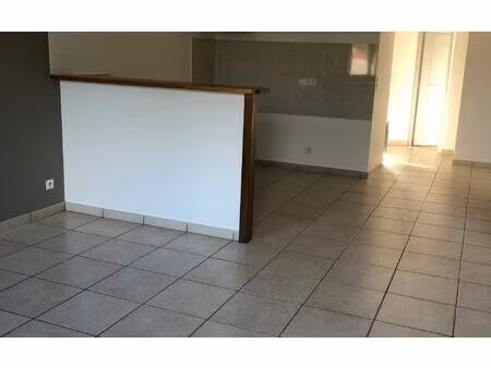 location appartement  m² t-3 à urcuit  676 €