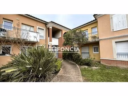 t4 de 75 m2 / terrasse/ place de parking/ cellier