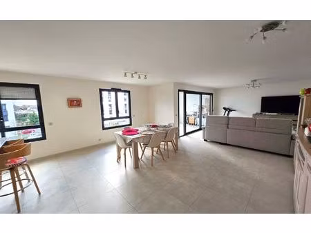 location appartement  133 m² t-4 à saint-genis-pouilly  2 650 €