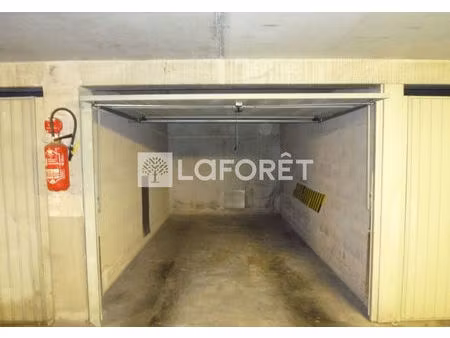 parking / box toulon 14 m2