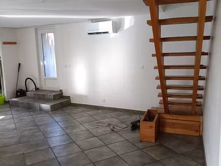 maison de bourg avec cour et garage - t3 63 m2 ceyrat