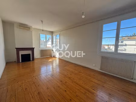 appartement 2 chambres  un bureau  balcon garage  jardin.