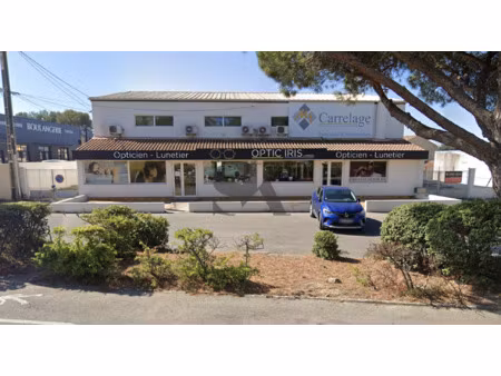 immeuble à vendre 738 m2 avec foncier 1023 m2 fort potenti