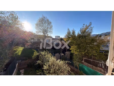 toulon-mourillon: appartement de type avec balcon