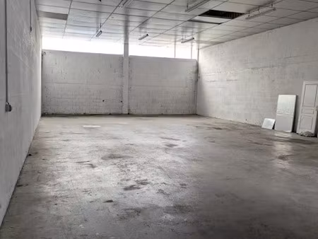 location locaux professionnels 2 pièces 200 m² à chambery (73000)  2 400 €