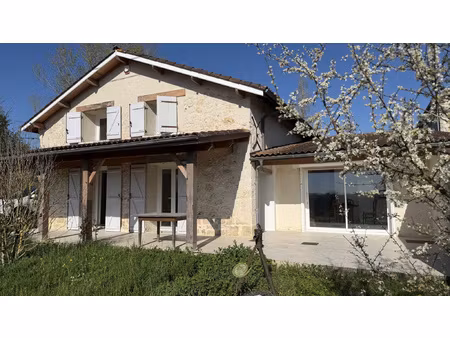 charmante maison ancienne rénovée .