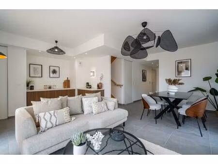 maison de 3 pièces - 2 parkings + jardin