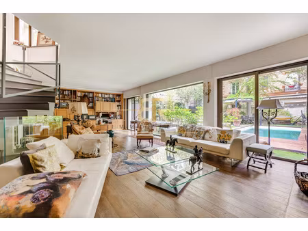 maison d'exception avec piscine et jardin