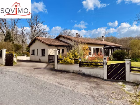 dans un cadre verdoyant  belles prestations  jolie maison de