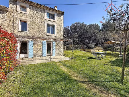 authentique mas mitoyen en pierre avec piscine et vue dégagée à venasque