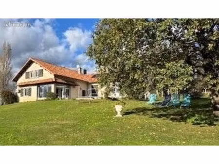 maison 7 pièces 222 m²