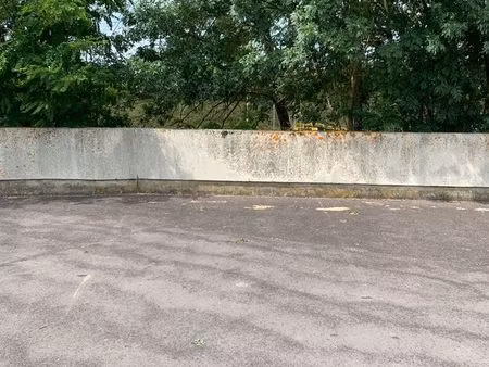 parking extérieur - sqy - centre et gare