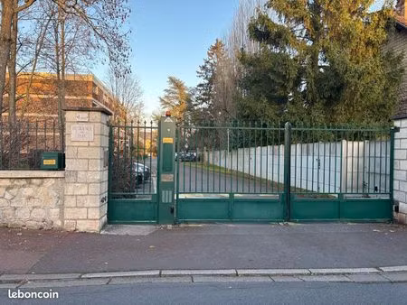 parking sécurisé centre l'isle adam