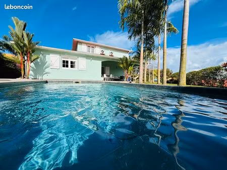 tres belle villa t4 a riviere-salee