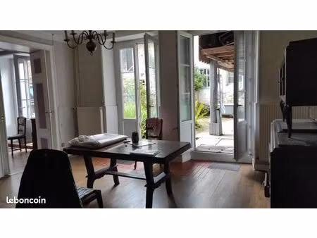 grande maison habitable de plain-pied