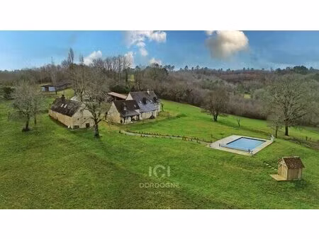 domaine de 4 maisons & 18 hectares