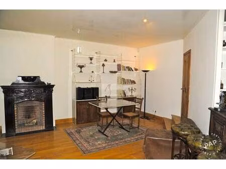 **en visitant cet appartement  vous découvrirez un lieu plein de charme  doté d’un caractè